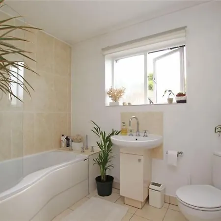 Large & Spacious 5 Bedroom, 3.5 Bathroom House Саутгемптон Экстерьер фото
